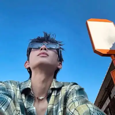 仰映容